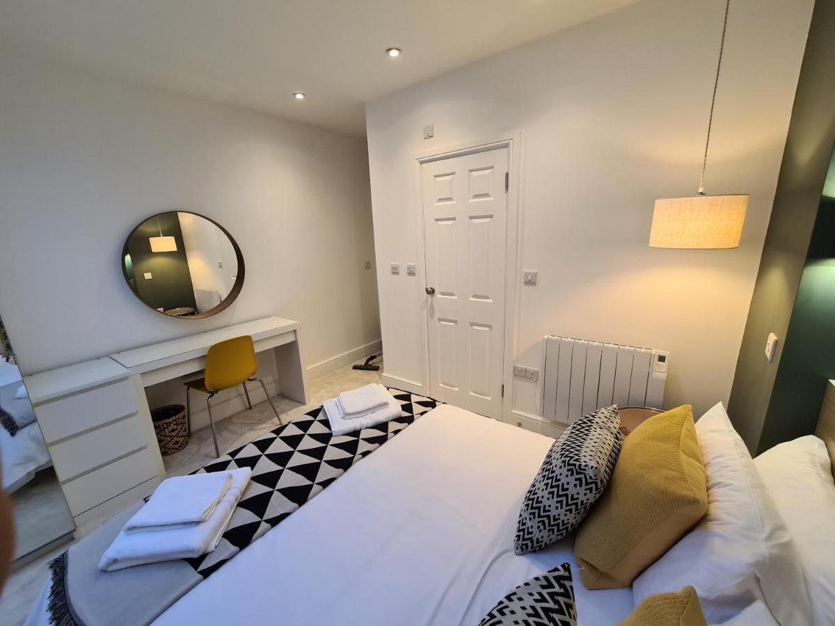 The Taylor Suite - Stunning 2-Ensuite Beds, Cathedral View Roof Garden Truro Exterior photo