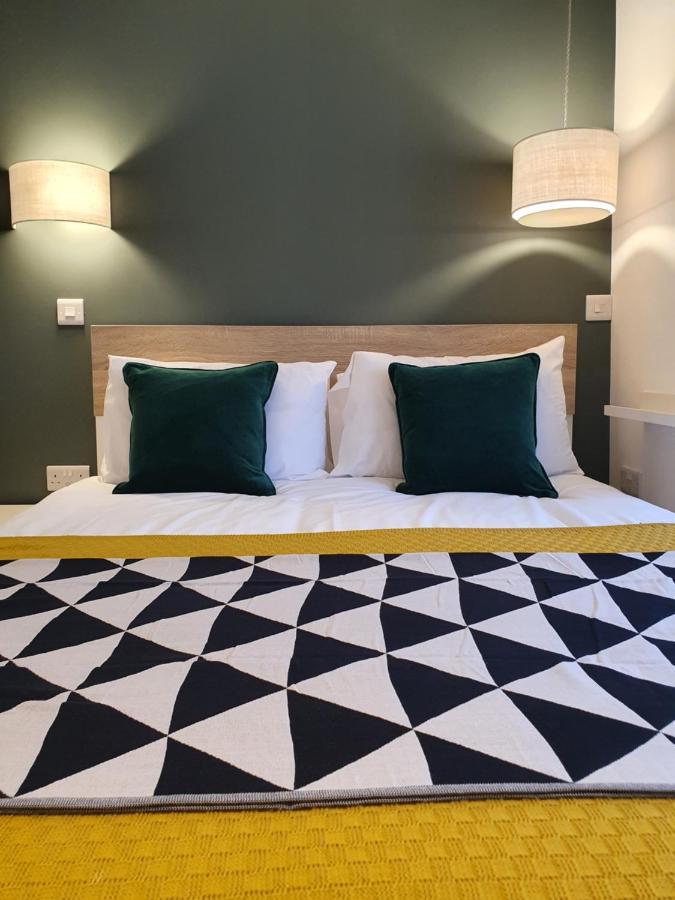The Taylor Suite - Stunning 2-Ensuite Beds, Cathedral View Roof Garden Truro Exterior photo